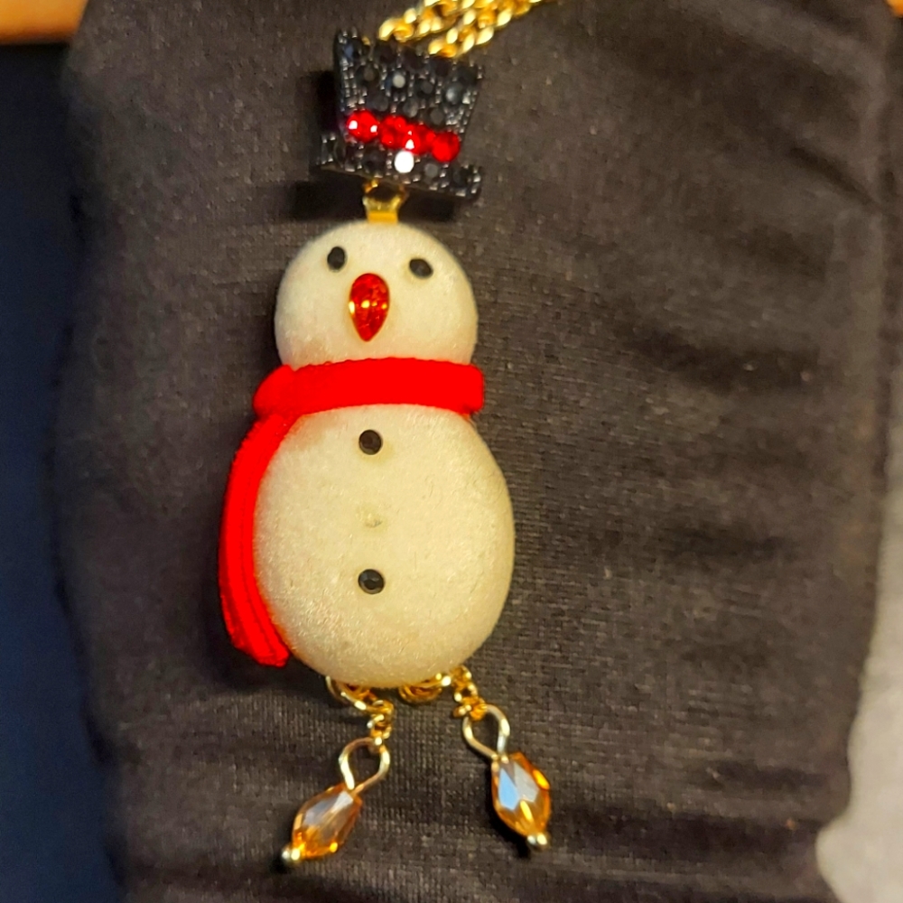 Snowman charm gold overlay 32 inch chain w extention